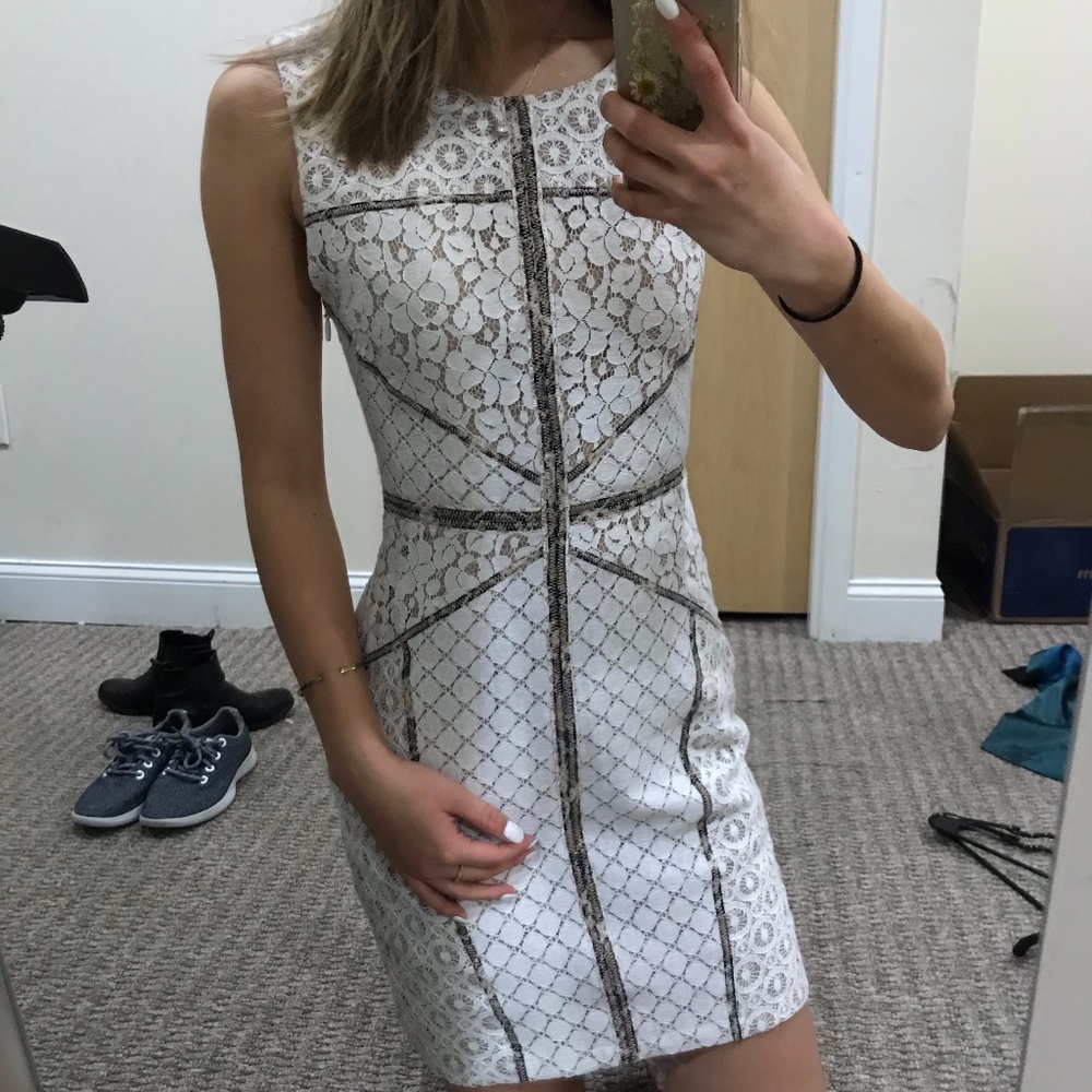 LIKE NEW BCBGMAXAZRIA SHIFT DRESS WITH LACE